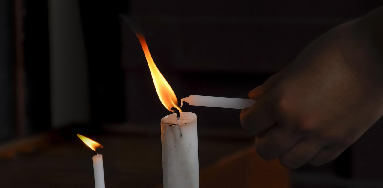 Inés Manzano prohíbe mantenimientos eléctricos minutos después de anunciar nuevos apagones en Guayas
